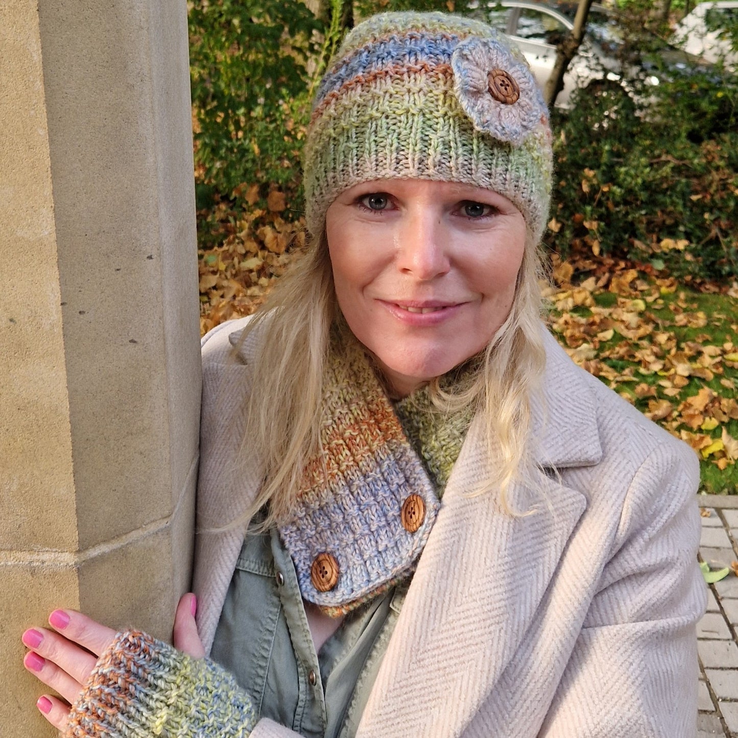 MATCHING SET - hat, neck wrap and fingerless gloves - pastels