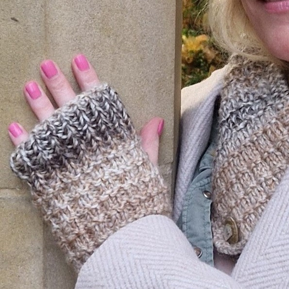 Handknit fingerless gloves - beige