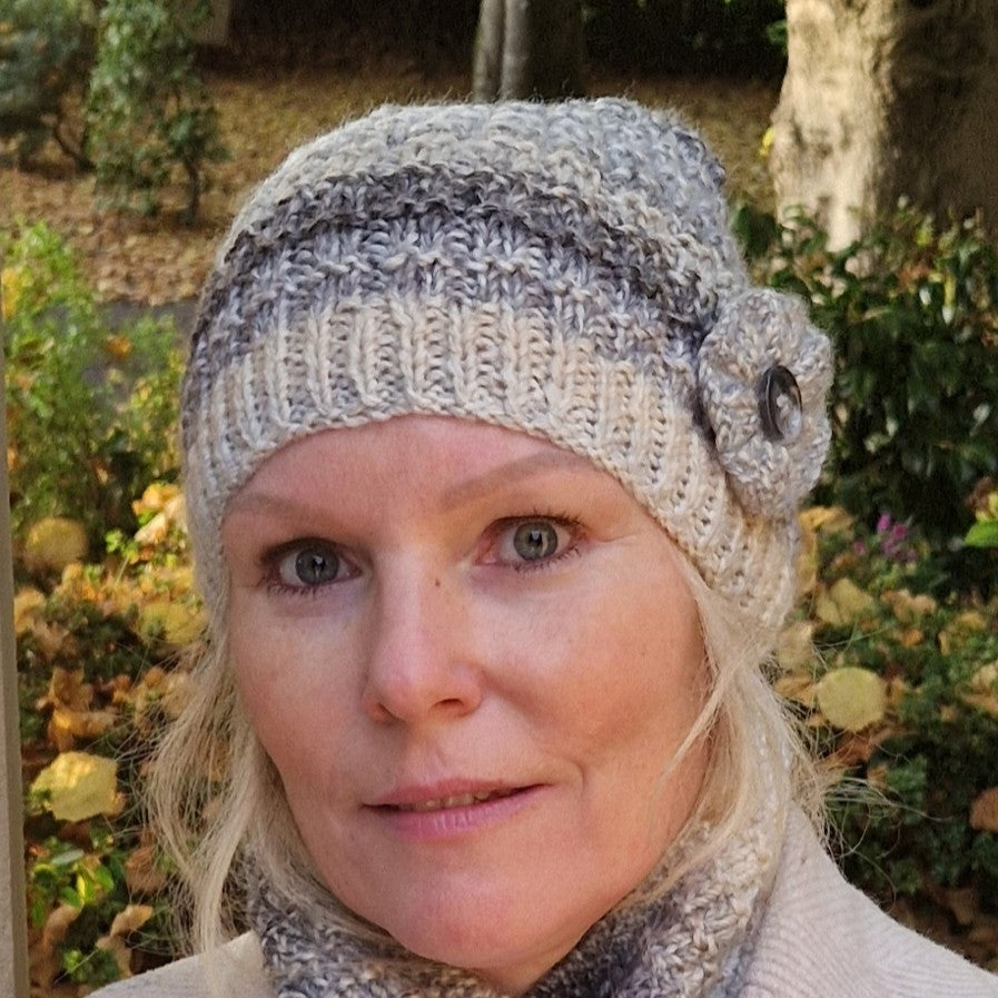 Handknit beanie hat with detachable flower brooch - pale grey and beige