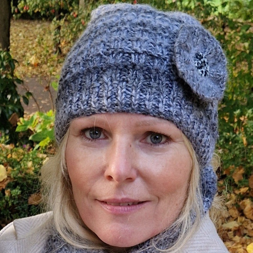 Handknit hat with detachable flower brooch - dark grey