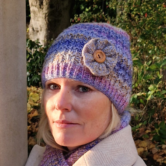 Handknit hat with detachable flower brooch - lilac and pink
