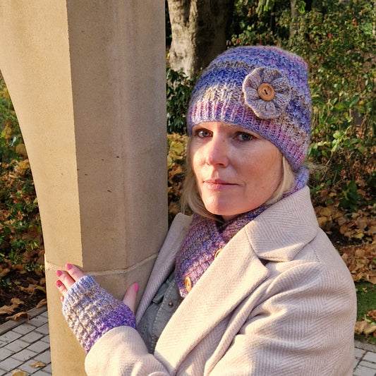 MATCHING SET - Hat, neck wrap and fingerless gloves - lilac and pink