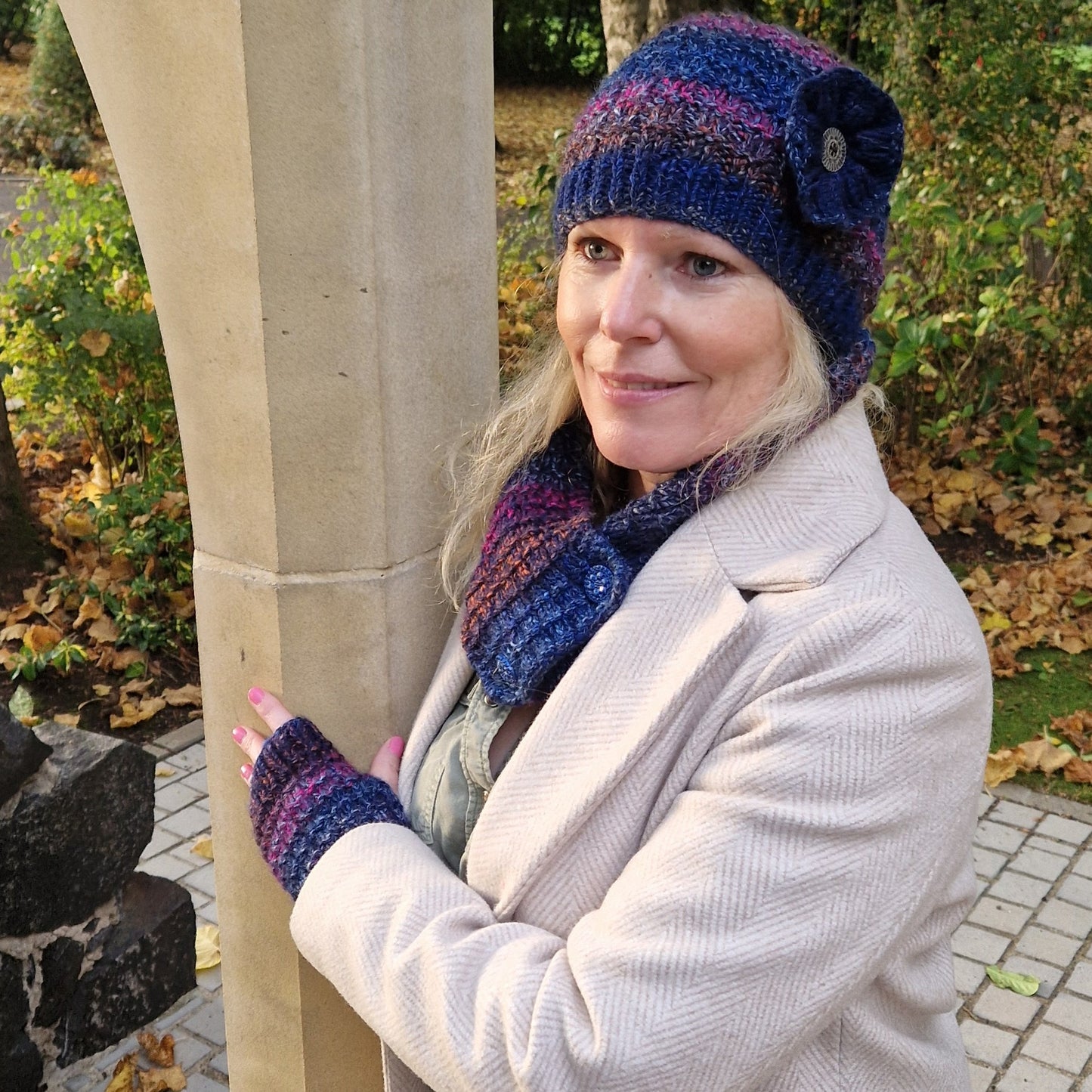Handknit neck wrap  - navy and cerise