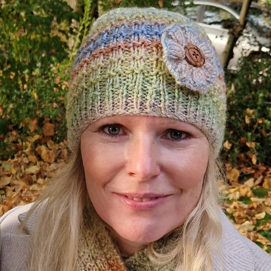 Handknit hat with detachable flower brooch - pastels