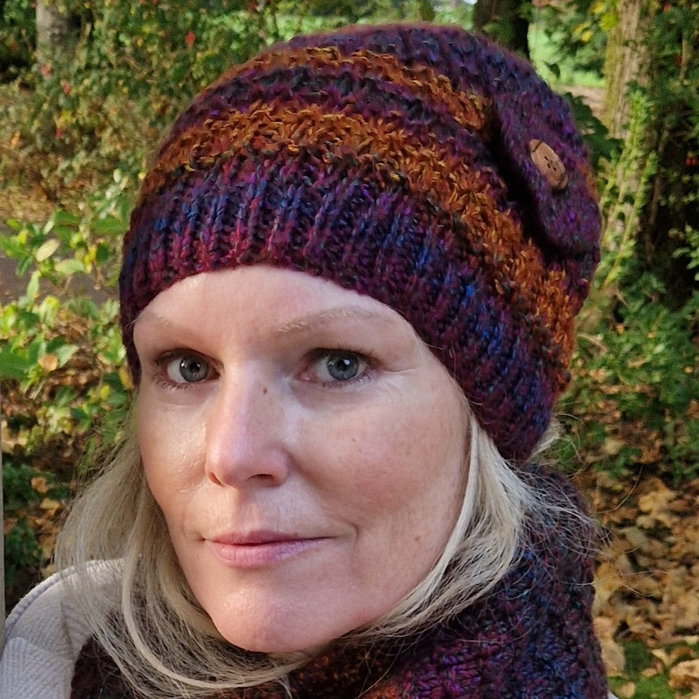 Handknit unisex hat with detachable flower brooch - plum and ginger