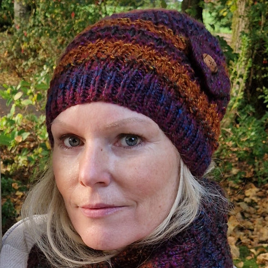 Handknit unisex hat with detachable flower brooch - plum and ginger