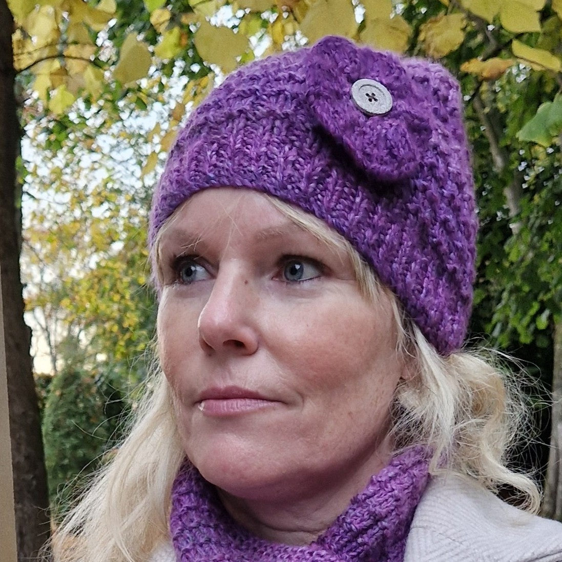 Handknit hat with detachable flower - purple