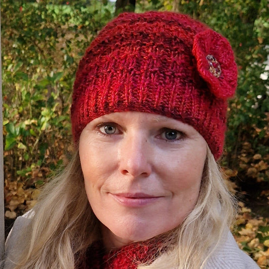 Handknit hat with detachable flower brooch - red