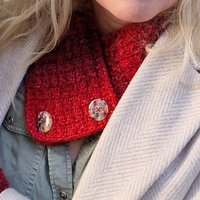 Handknit neck wrap - red
