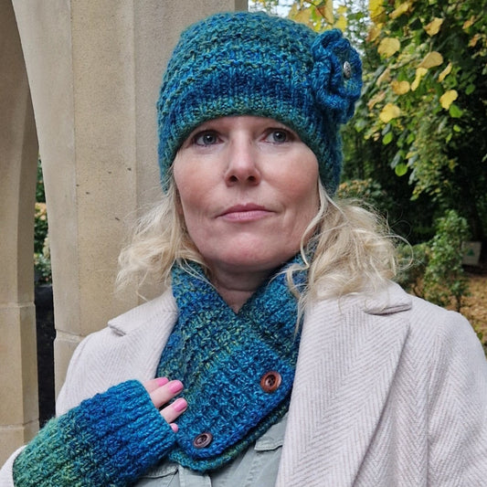 MATCHING SET - hat, neck wrap and fingerless gloves - teal