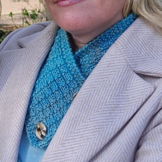 Handknit neck wrap - turquoise