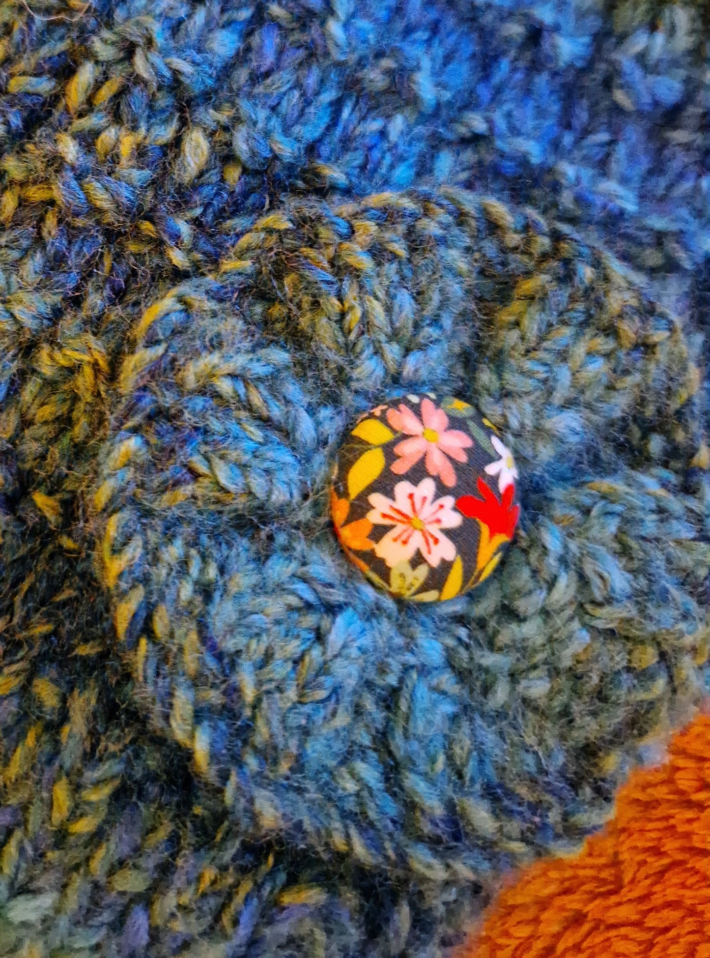 Handknit hat with detachable flower brooch - teal