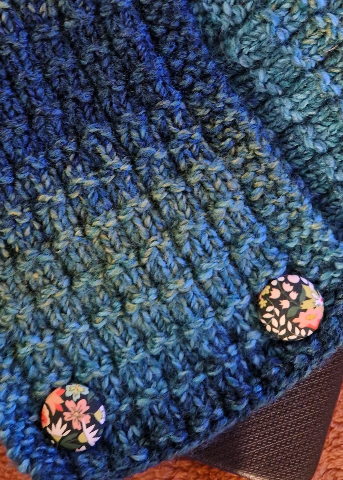 Handknit neck wrap - teal